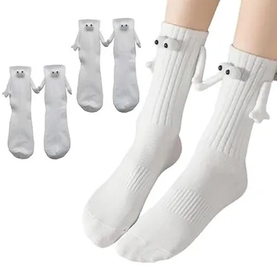 Produktbild von 2 Paar Magnetische Socken – Lustige Weiß Socken mit Hand- & Augenmotiv, 35-43