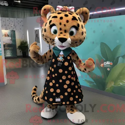 Productafbeelding van Luipaardmascottekostuum REDBROKOLY gekleed met een maxi-jurk en schoenclips