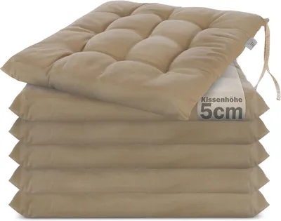 Imagen del producto de Juego de 6 cojines para sillas de 40x40 cm en color taupe, con cordones para atar, aptos para uso en interiores y exteriores