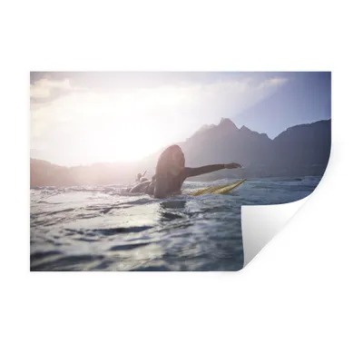 Obrázok produktu pre MuchoWow® Nálepka na stenu - Surferka pádluje - 30x20cm - Samolepiaca a polohovateľná