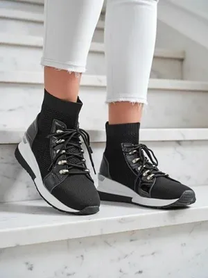 Produktbild von Klassische Giulietta Sneakers Schwarz mit Keilabsatz, Größe 39