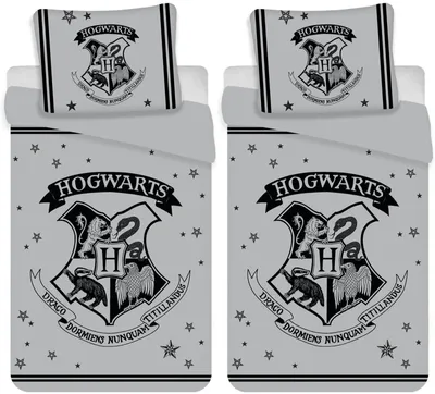 Two identical Harry Potter Hogwarts duvet cover sets are displayed side-by-side against a light gray background with scattered stars.