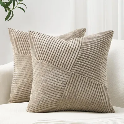 Produktbild von Set mit 2 taupefarbenen Cord-Kissenbezügen, 60 x 60 cm, mit Streifenmuster, weich, dekorativ, für Sofa, Schlafzimmer, Wohnzimmer oder Balkon.