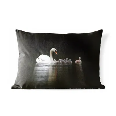 Obrázek produktu pro MuchoWow® Vnější polštář - Ptáci - Labuť - Mládě -50x30 cm- Odolnost proti povětrnostním vlivům - polštář do obývacího pokoje