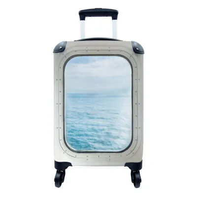 Produktbild von MuchoWow® Koffer Handgepäck Trolley Rollkoffer Kleine Reisekoffer mit 4 Rollen - Blick auf das Meer durch ein Bullauge - Cabin Size < 55x40x23 cm & 55x40x20 cm - Fotokoffer - Kabinenkoffer - Boardgepäck - Reise-Box - Reisekoffer - Reisegepäck - Koffer mit Bild - Trolley für Kinder