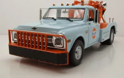 Produktbild von Greenlight Collectibles 13624 Chevrolet C-30 Dually Wrecker 1969 Gulf Oil Welding Tire Collision Abschlepper 1:18
