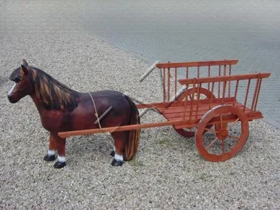 Immagine prodotto di Cavallo di design con carrozza figura statua da giardino scultura figure sculture decorazione nuovo