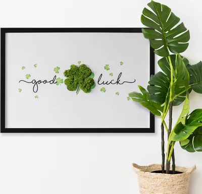 Produktbild von Moosbild mit Konserviertem Moos 3D Wandbild - 60x40 cm - Schwarzer MDF-Rahmen - Inschrift "Good Luck" Klee