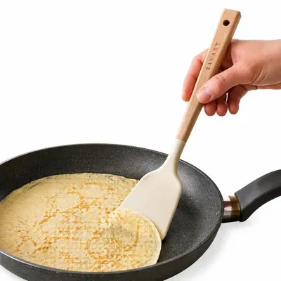 Produktbild von Silikonspatel mit Holzgriff, hitzebeständig bis 220 °C, kratzfrei für Crêpes