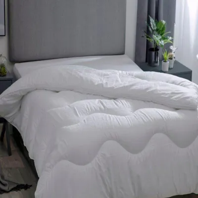 Produktbild von Belledorm Hotel Suite Bettdecke 4,5 Tog BM205 (Superking) (Weiß)
