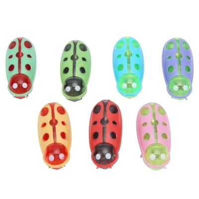 Imagen del producto de 7 juguetes de mariquitas para gatos, eléctricos y automáticos, con 7 colores, de 4,2 cm, que funcionan con pilas LR44; fomentan el instinto de caza y el movimiento