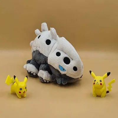 Produktbild von Pokemon Stollrak Kuscheltier - 14 cm Plüschtier Lairon