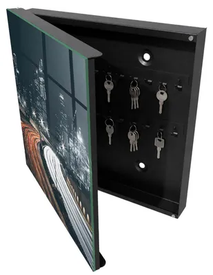 Produktbild von Schwarzer Metall-Schlüsselkasten, 30 x 30 cm – Schlüsselkasten zur Wandmontage mit Tür – Schlüsselkasten mit nach links öffnender Tür – praktischer Aufbewahrungsort für Schlüssel zu Hause – Stadt bei Nacht, KI-generiertes Bild