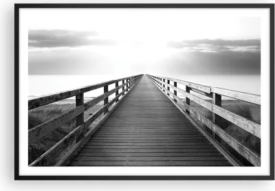 Produktbild von Gerahmtes Poster - Schwarzer Rahmen - Pier Perspektive Schwarzweiß - 91,5x61 cm - Wand Bild - Wanddeko - Wandbilder - Kunstposter - Wandposter - Bilderrahmen - Bilder - Kunstdruck - P2BAA91x61-4424