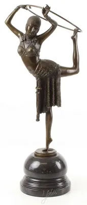 Produktbild von Casa Padrino Bronzefigur Hula Hoop Tänzerin mit Marmorsockel Bronze / Schwarz 16,4 x 21,1 x H. 51,2 cm - Luxus Deko