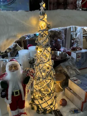 Produktbild von LED Leuchtpyramide Weihnachtsbeleuchtung Dekoration Batterie Leuchtbaum A650