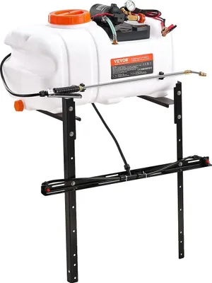 Obrázok produktu pre ATV Spot Sprayer, kapacita 60 l, prietok 1,9 GPM, nastaviteľné rameno, 15 galónov