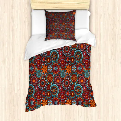 Produktbild von ABAKUHAUS Mandala Bettbezug Set, Ethnischer asiatischer Stammes- Kreisblumenkosmos-Symbolismus-marokkanischer Entwurf, 135 x 200 cm + 80 x 80 cm, Zinnoberrot Himmelblau Rubin