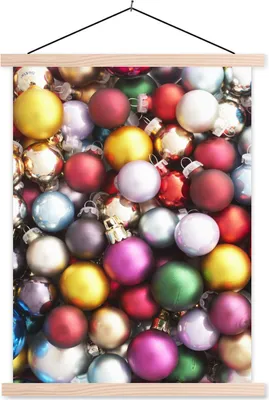Produktbild von MuchoWow® Textilposter Ein Stapel Kugeln in verschiedenen Farben 120x160 cm mit holzfarbenen Rahmen - Plakatkarton