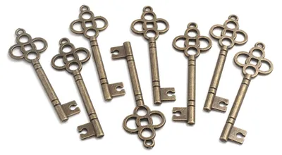 Produktbild von Vintageparts Anhänger Schlüssel verziert antik bronzefarben 46 x 15 mm für Ketten, 8 Stück