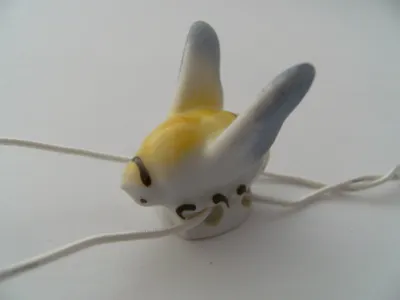 Produktbild von Porzellan Tropfenfänger Hummel, handbemalt für Kaffee- oder Teekannen, Figur Biene