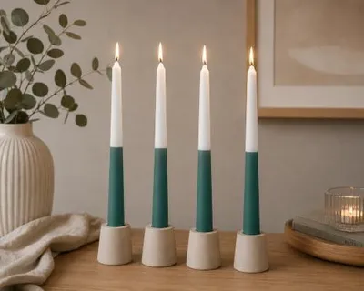 Produktbild von Spitzkerzen 4er Pack Dip Dye – Stabkerzen 8h Brenndauer DE (Weiss - Gelb) | Stilvolle Dip-Dye Spitzkerzen im 4er-Set – rußarm, tropffrei & 8h Brenndauer. Hochwertig 25 x 2,3cm