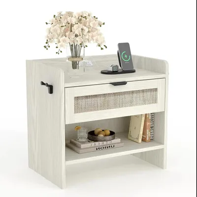 Produktbild von Rattan Nachttisch - Nachtkommode - Mit USB‑C Ladestation - Eine Schublade - Holzrahmen - Modernes Design - Für Schlafzimmer & Wohnzimmer - Milchweiß