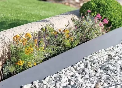 Image de Bordure de jardin acier galvanisé 1,06 m - hauteur 18 cm - 5 piquets intégrés