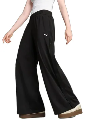 Immagine prodotto di Pantaloni a vita bassa modello "Popper" della linea "Wardrobe Ess" di Puma, articolo 62980401, per donna