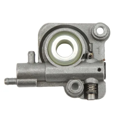 Image de Pompe à huile,Pompe à huile avec engrenage à vis sans fin en métal,Pompe à huile pour tronçonneuse,Remplacement de pompe à huile,Accessoires pour pièces de tronçonneuses,Outdoor Power Tools