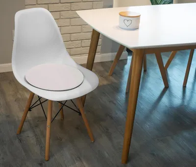 Produktbild von 4er Set Sitzkissen Filz Stuhlkissen rund Ø 36cm - gemütliche Filzkissen für Bank und Stuhl in Haus und Garten - Indoor/Outdoor - Polster Stuhlauflage, Sitzauflage - Kissen Weiß