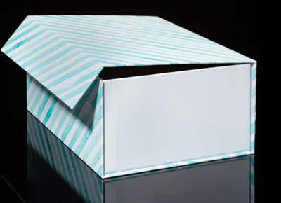 Produktbild von Geschenkbox mit Magnet-Verschluss, blau gestreift 25,2x19,2x11,3cm