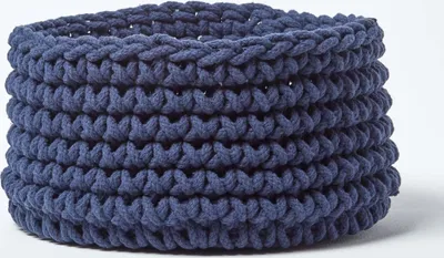 Produktbild von HOMESCAPES Gestrickter Aufbewahrungskorb, 100% Baumwolle marineblau 37 x 21 cm