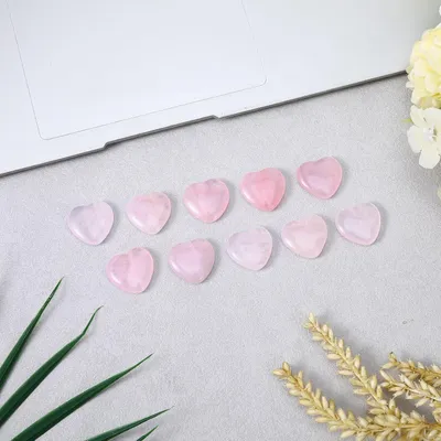 Produktbild von 10 Rosenquarz-Herzen aus Kristall als Edelsteingeschenke für Frauen | Herzförmige Rosenquarz-Kristalle, Edelsteine zum Valentinstag und Geburtstag, zur Heilung und Linderung von Angst