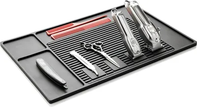 Produktbild von Friseurmatte mit 4 magnetischen Platten und zusätzlichen Ablageflächen für Friseure