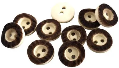 Produktbild von 10 Stück traditionelle Knöpfe aus Kunststoff, braun, 12 mm, für Dirndl-Bluse