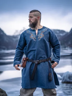 Produktbild von Wikinger Tunika mit Urnes-Stil Handstickerei Graublau "Snorri" S