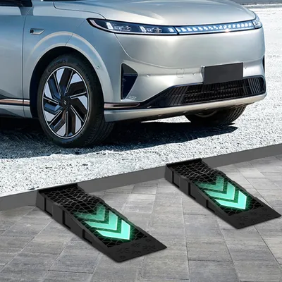 Produktbild von Auffahrrampe Auto - Kunststoff PKW Rampe 3 t - Schwerlast PP - Für Auto SUV Pickup Kleintransporter - Schwarz