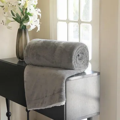 Produktbild von Famanu Kuscheldecke Sherpa 150 x 200 cm - Grau - Warme, weiche Fleece-Decke für Sofa & Wohnzimmer - Winterdecke