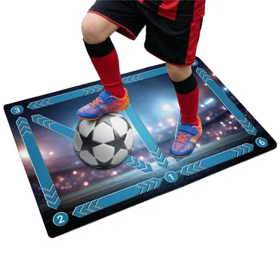 Produktbild von Fußball Trainingsmatte - 90x60 cm - Stadion - Training Kinder - Rutschfeste Matte für Ballkontrolle - Kickmatte - Techniktrainer - Indoor & Outdoor