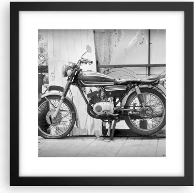 Produktbild von Gerahmtes Poster - Schwarzer Rahmen - Alt Motorrad Schwarz und Weiß - 30x30 cm - Wand Bild - Wanddeko - Wandbilder - Kunstposter - Wandposter - Bilderrahmen - Bilder - Kunstdruck - P2BAC30x30-4487