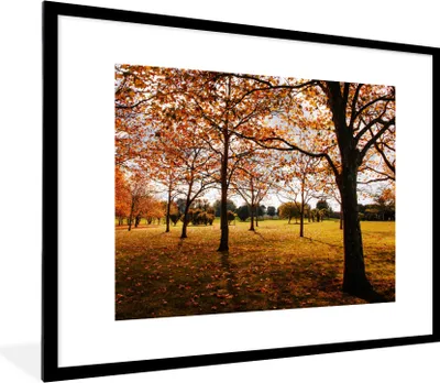 Produktbild von MuchoWow® Gerahmtes Poster Herbst - Herbstblätter - Natur 80x60 cm - Poster mit Schwarzem Bilderrahmen Wandposter Rahmen Foto Bilder - Schlafzimmer-Dekorationen - Fotoposter