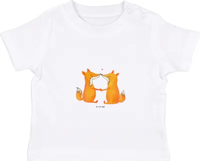 Produktbild von Mr. & Mrs. Panda Babyshirt Füchse Liebe 6. - 12. Monat - Weiß - Geschenk, Fox, Organic Baby Shirt, Fuchs,  T-Shirt, Baumwollshirt, Freundin, Ehefrau