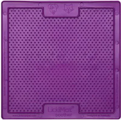LickiMat Soother Leckmatte Hund lila 20 x 20 cm