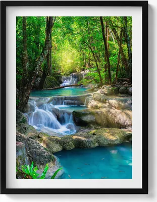 Produktbild von Türkisfarbener Bach im Wald– Wandbild mit Rahmen – Gerahmtes Bild  – Wanddekoration – 60x80 cm –  Schwarz Rahmen