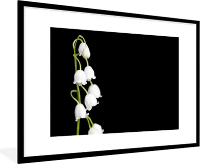 Produktbild von MuchoWow® Gerahmtes Poster Maiglöckchen - Blumen - Schwarz - Flora 90x60 cm - Poster mit Schwarzem Bilderrahmen Wandposter Rahmen Foto Bilder - Wanddekoration - Fotos