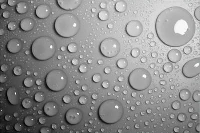 Produktbild von Wallario selbstklebendes Poster - Wassertropfen in schwarz weiß, Größe: 61 x 91,50 cm