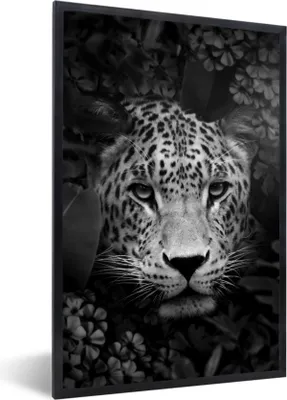 Produktbild von MuchoWow® Gerahmtes Poster Panther zwischen Blumen im Dschungel - schwarz und weiß 40x60 cm - Poster mit Schwarzem Bilderrahmen Wandposter Rahmen Foto Bilder - Papierdruck - Wandbilder
