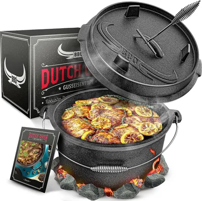 A Dutch oven set with food inside, presented with its packaging and a recipe booklet.