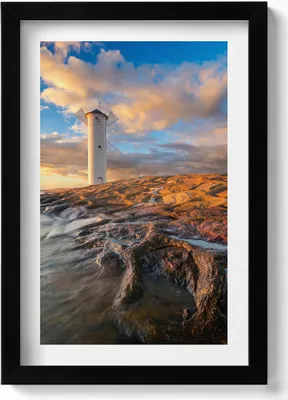 Produktbild von Leuchtturm auf der Ostsee– Wandbild mit Rahmen – Gerahmtes Bild  – Wanddekoration – 20x30 cm – Schwarz